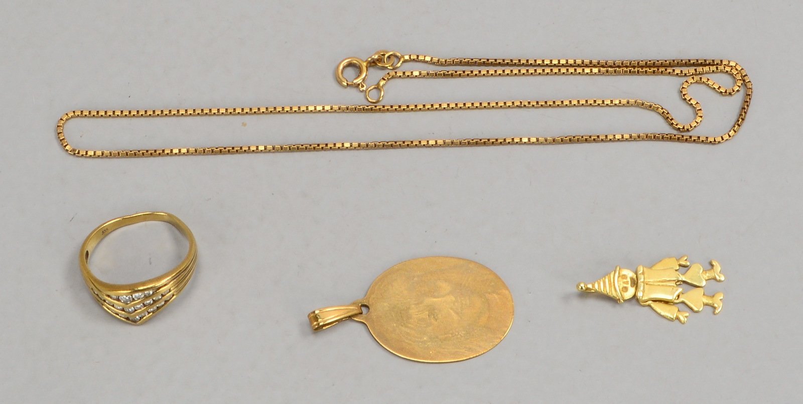 Kl. Goldschmuckkonvolut, 4 Teile/3x 333 GG, Gew. 8,50 g; 1x 585 GG, Gew. 2 g