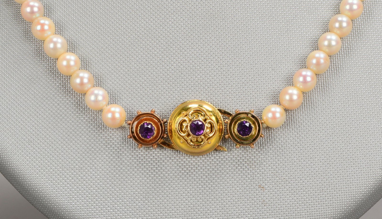 Perlenhalskette (Biedermeier), Perle Ø 6 mm, 585 GG-Schließe/Amethystbesatz