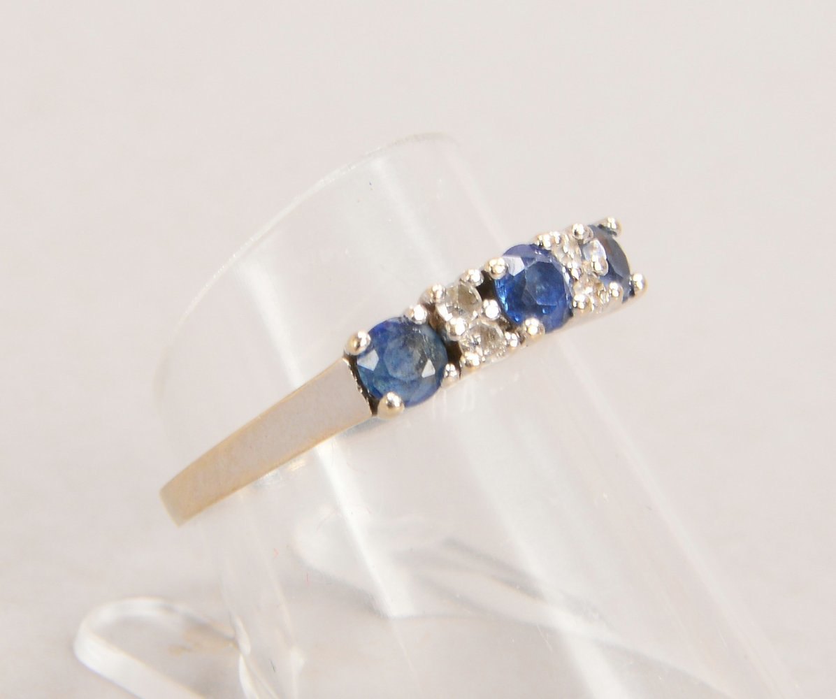 Ring, 585 WG (gest.), mit 3x Saphiren und 4x Diamanten; RG 55, Gewicht 2,20 g