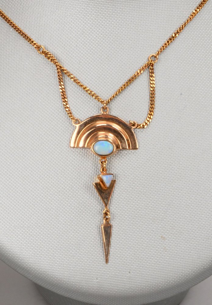 Collier, 333 RG (gest.), Anhänger mit 2-fachem Opalbesatz; Länge 40 cm