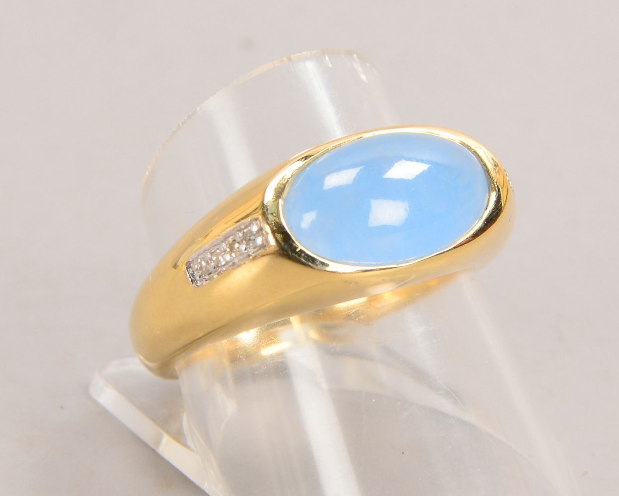 Ring, 585 GG (gest.), mit Aquamarin-Cabochon; RG 58, Gewicht 7 g