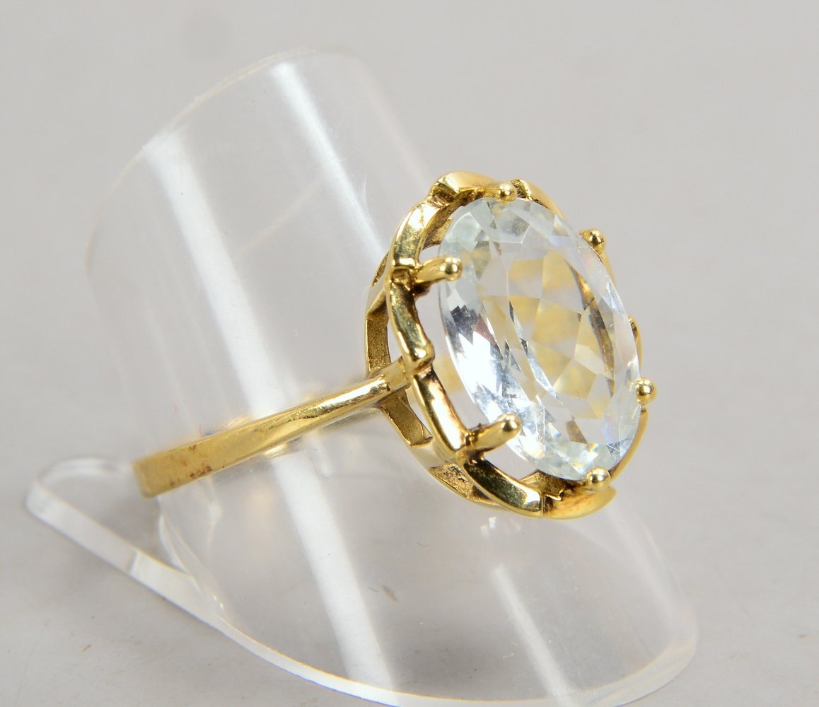 Ring, 585 GG (gest.), mit fac. ovalem Aquamarin; RG 62, Gewicht 3,50 g
