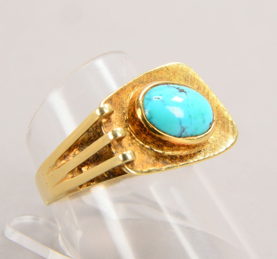 Ring, 585 GG (gest.), mit Türkis-Cabochon; RG 58, Gewicht 5,50 g