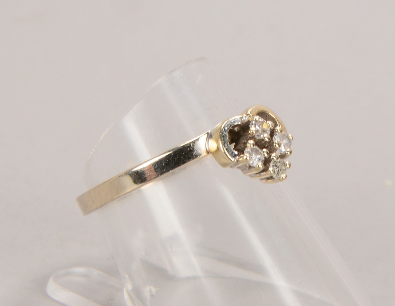 Ring, 585 G (gest.), mit 4x Diamanten im Achtkantschliff; RG 52, Gewicht 2,40 g