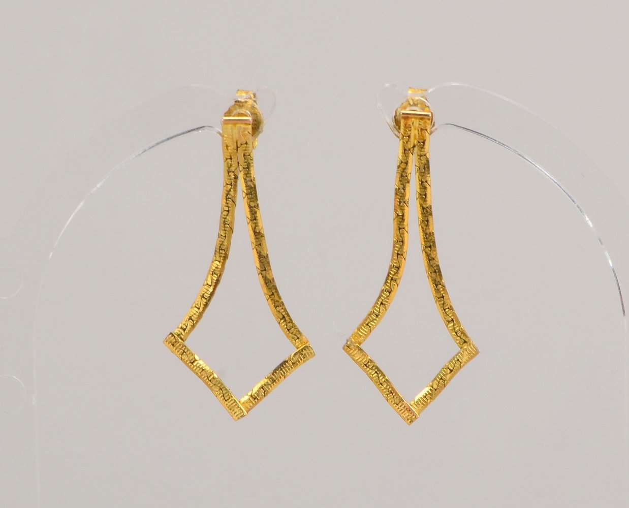 Paar Ohrstecker, 333 GG (gestempelt); Länge 3 cm, Gewicht 1,20 g