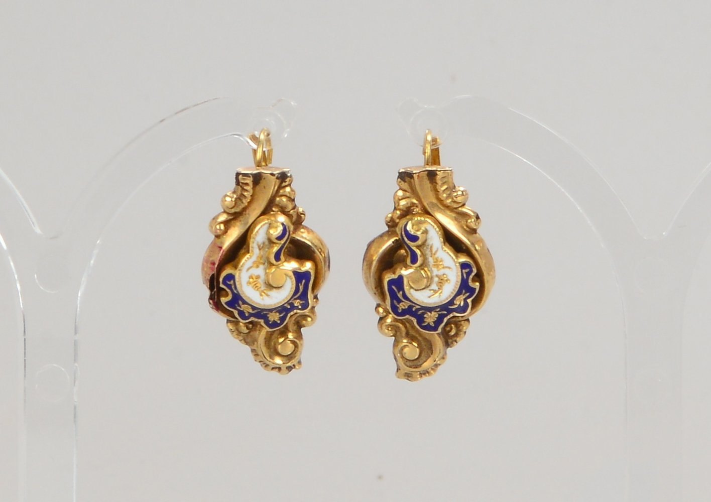 Paar Ohrhänger (Biedermeier), Schaumgold - partiell emailliert