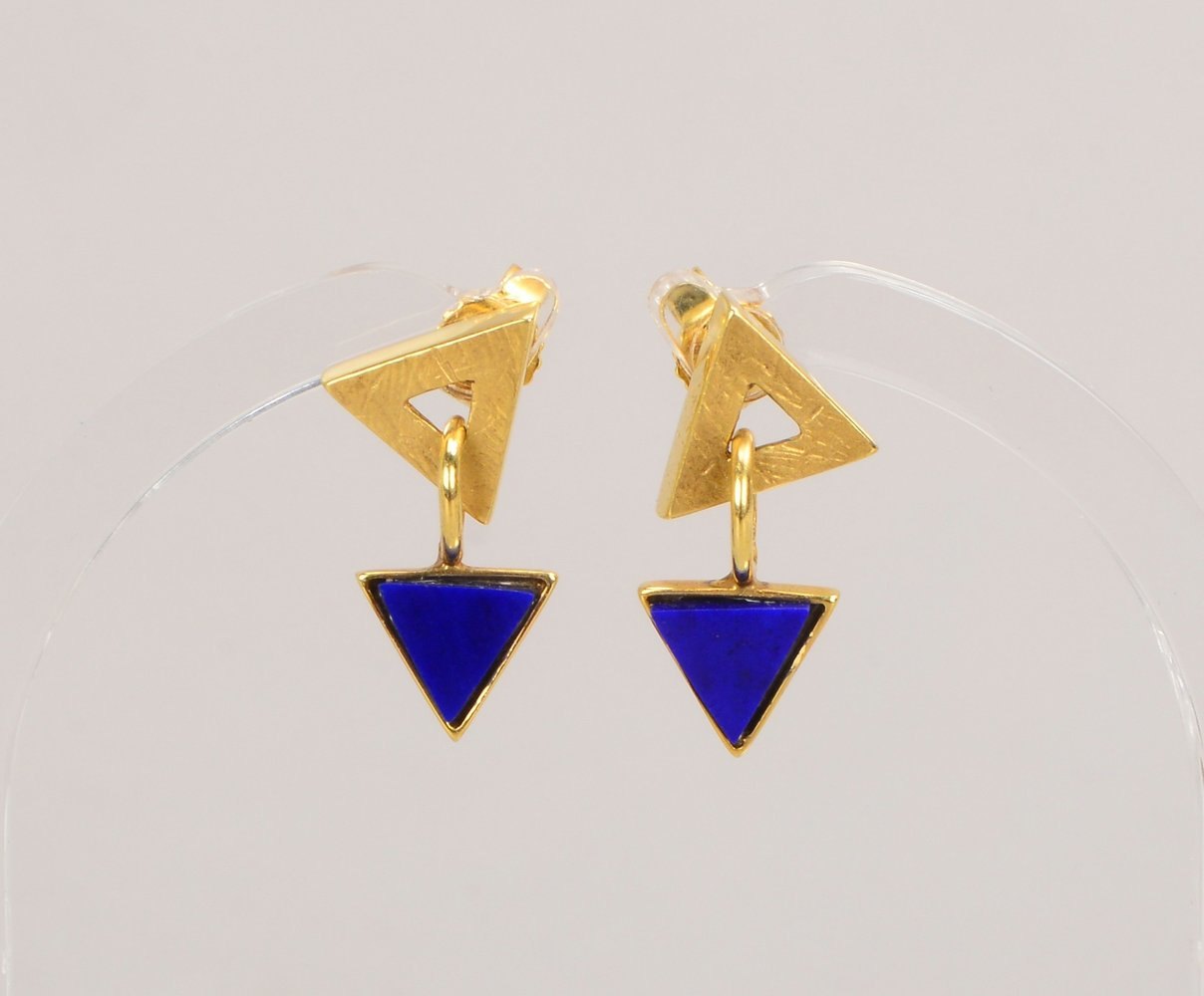 Paar Ohrstecker, 375 GG (gest.), Lapislazuli-Besatz; Länge 2 cm, Gew. 2,60 g