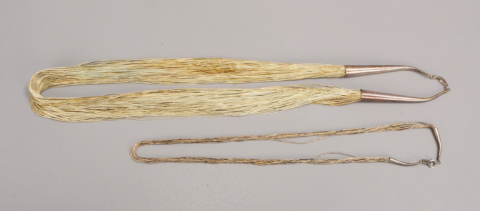2 Halscolliers, 925 Sterlingsilber, versch. Ausführungen, jeweils mehrsträngig