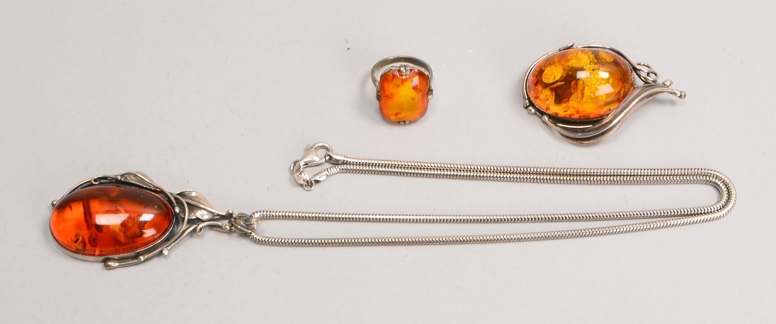 Silberschmuck: Halskette mit 2x Bernstein-Anhängern, und Bernstein-Ring
