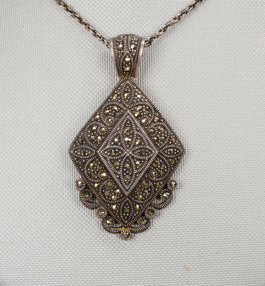 Halskette mit Anhänger, 925 Sterlingsilber, mit Markasitenbesatz