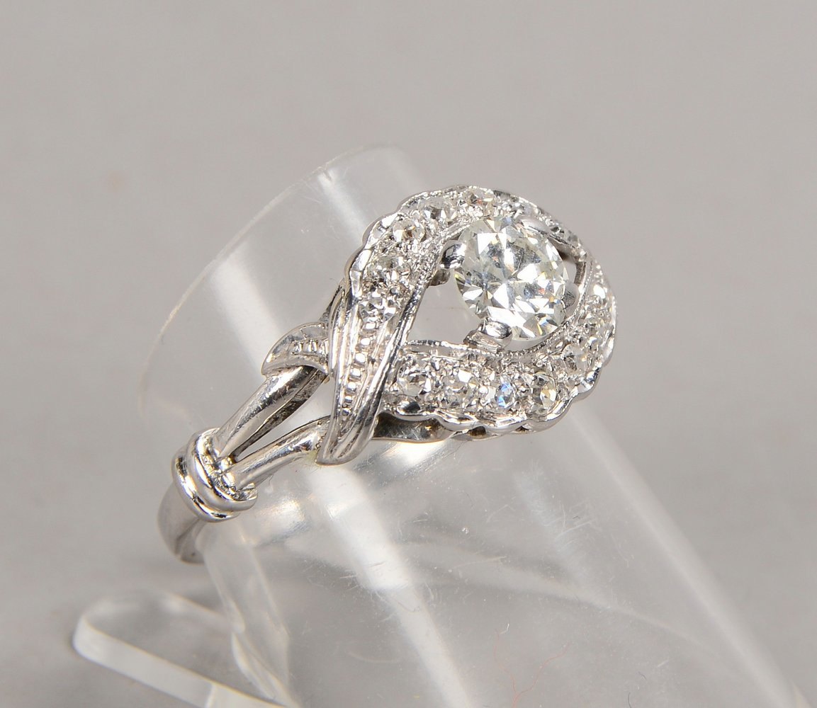 Ring, 950 Platin (gest.), mit Diamant/ca. 0,65 ct und 14x Begleitdiamanten/ca. 0,12 ct