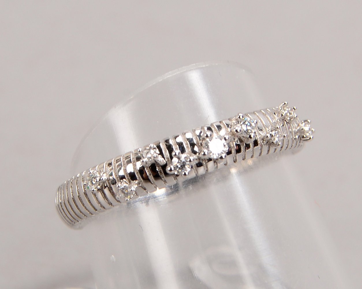 Chimento, Ring, 750 WG (gest.), mit 9-fachem Brillantbesatz/ca. 0,08 ct