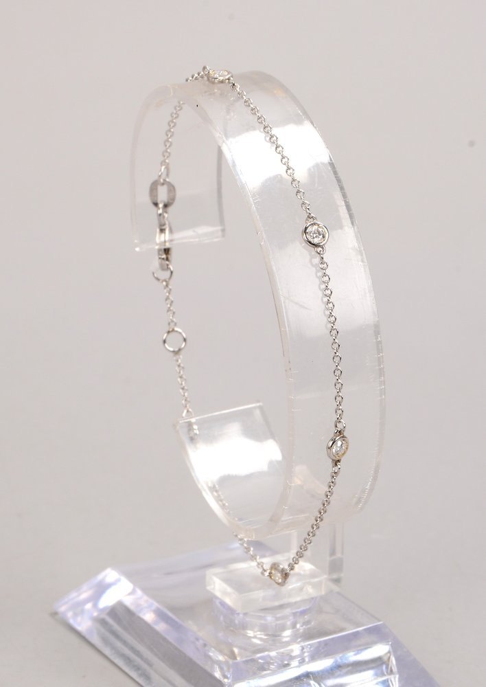 Armband/Kettchen, 585 WG (gest.), mit 5x Brillanten/zus. ca. 0,30 ct; Länge 18 cm