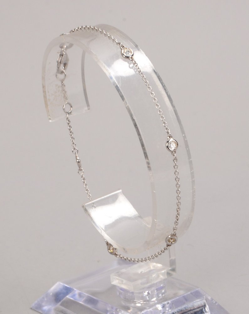 Armband/Kettchen, 585 WG (gest.), mit 5x Brillanten/zus. ca. 0,30 ct; Länge 18 cm