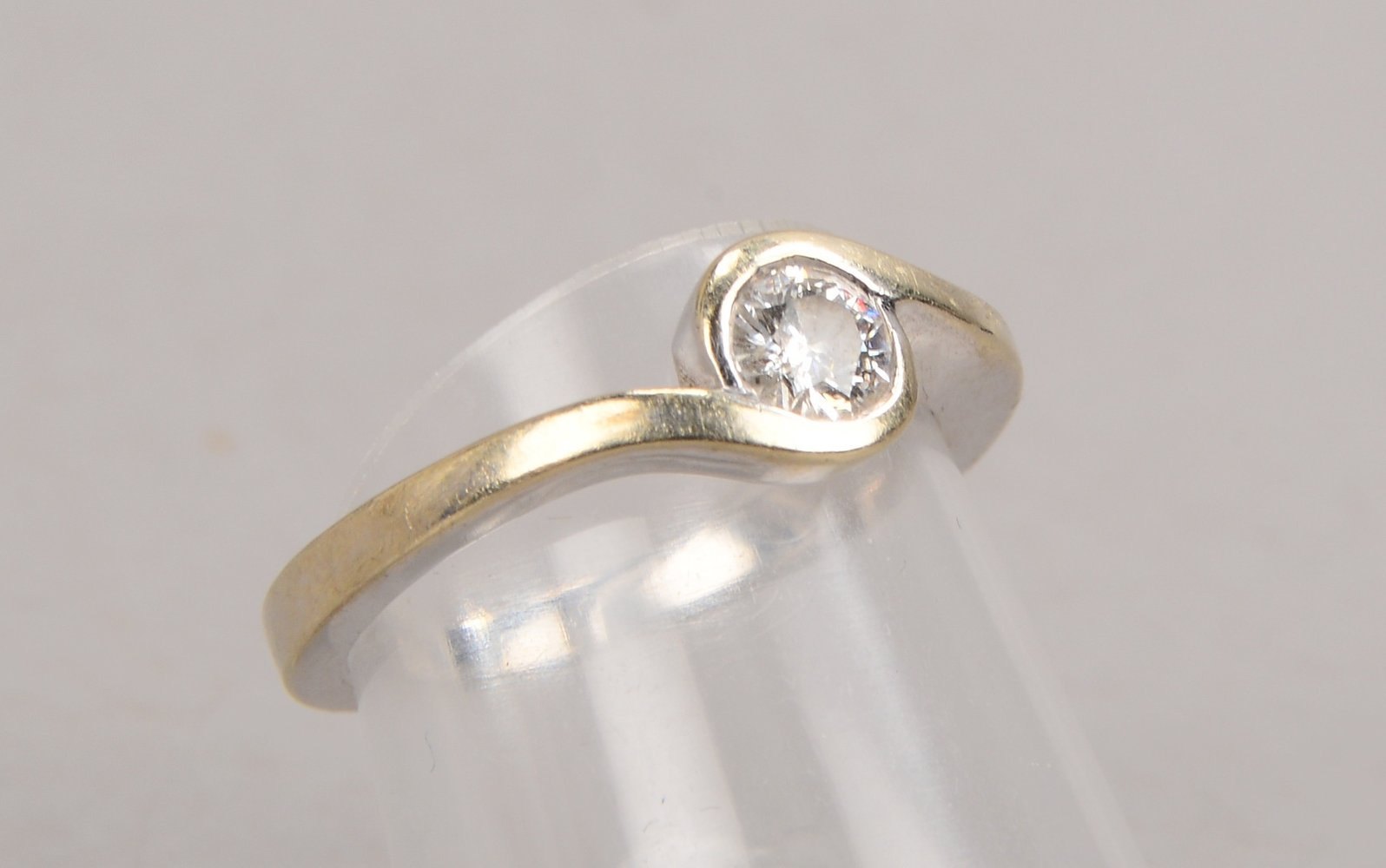 Ring, 14 kt WG (gest.), mit einzelnem Brillant/ca. 0,33 ct, Stein im Altschliff