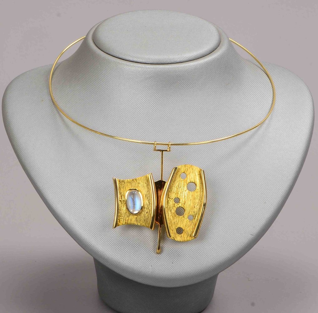 Collier (Goldschmiedeanfert.), 585 GG (gest.): Anhänger mit Mondstein, an Halsreif