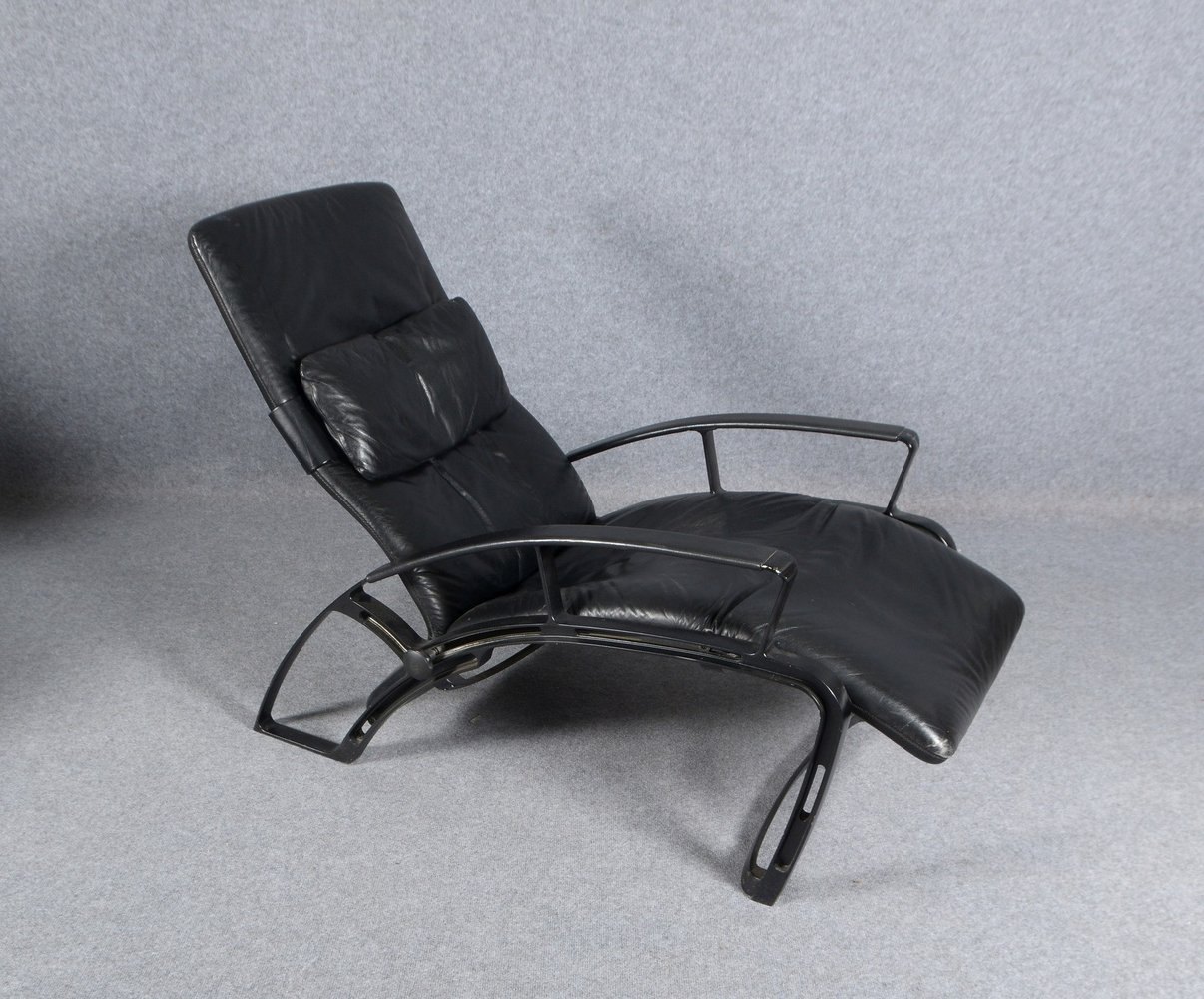Designer-Relaxsessel 'IP 845', Aluminiumdruckguss/schwarzes Leder, Entw.: F. Porsche