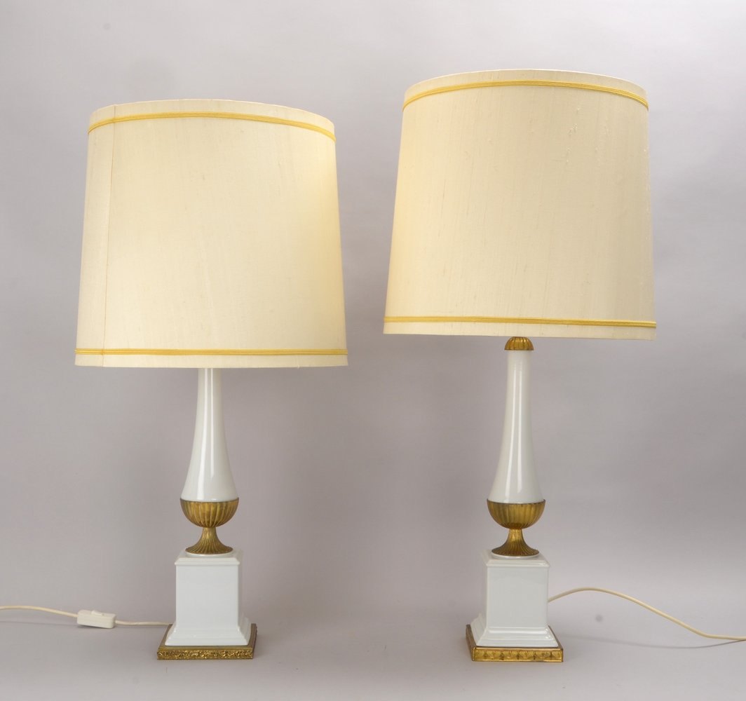 Alboth & Kaiser, 2 Tischlampen, 2-fl., Porz./Messingguss, mit Rohseidenschirm