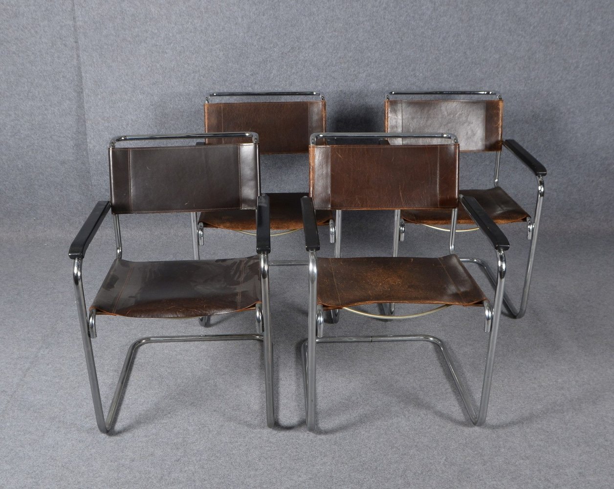 Thonet, 4x Freischwinger, Chromgestell mit braunem Kern-/Starkleder; Höhe 86 cm