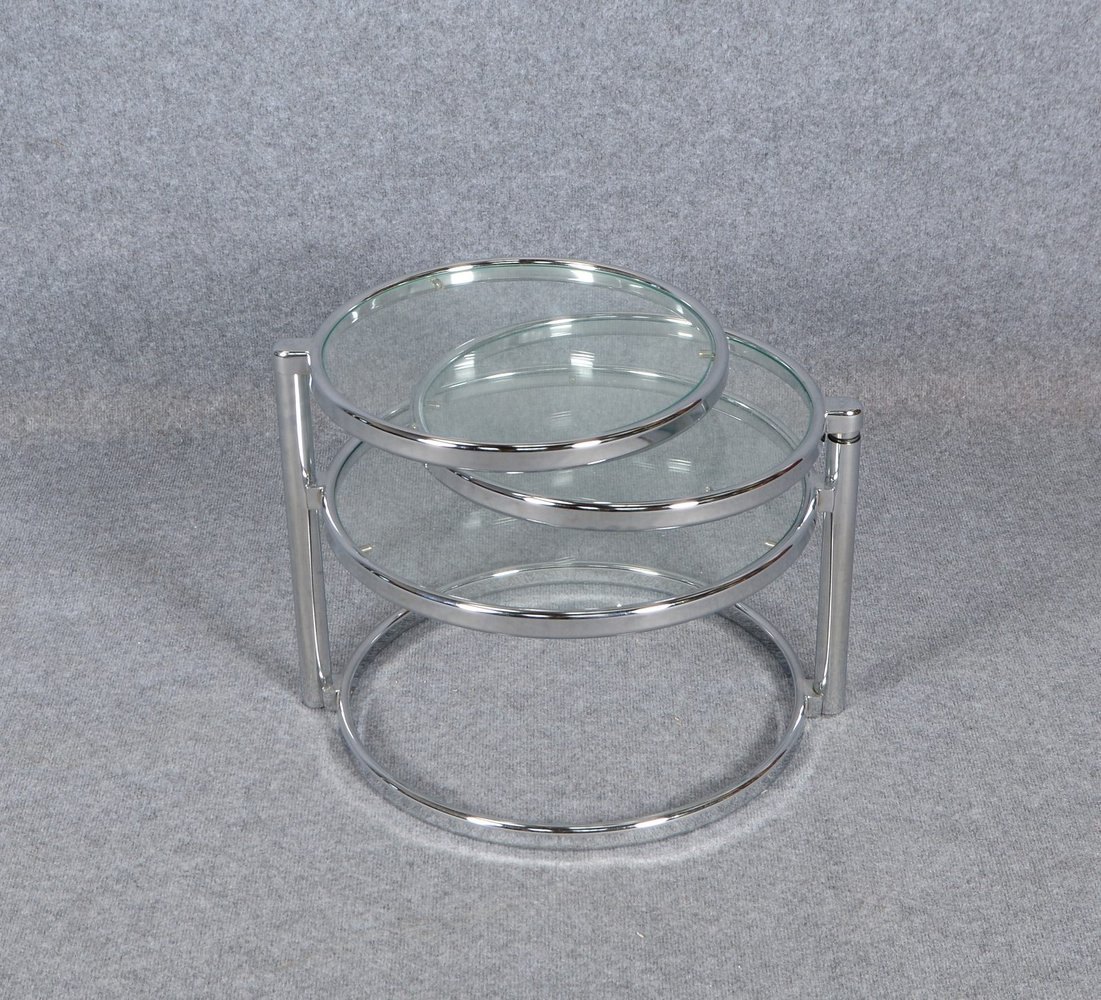 Designer-Beistelltisch, Chrom und Glas, 3-stuf. Ablagen/bewegl.; Ø 50 - 55 cm
