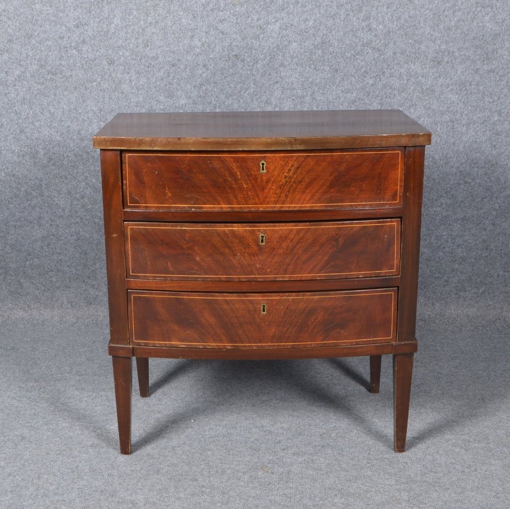 Kl. Kommode (Biedermeier), Mahagonifurnier, 3-schübig; Höhe 68 cm