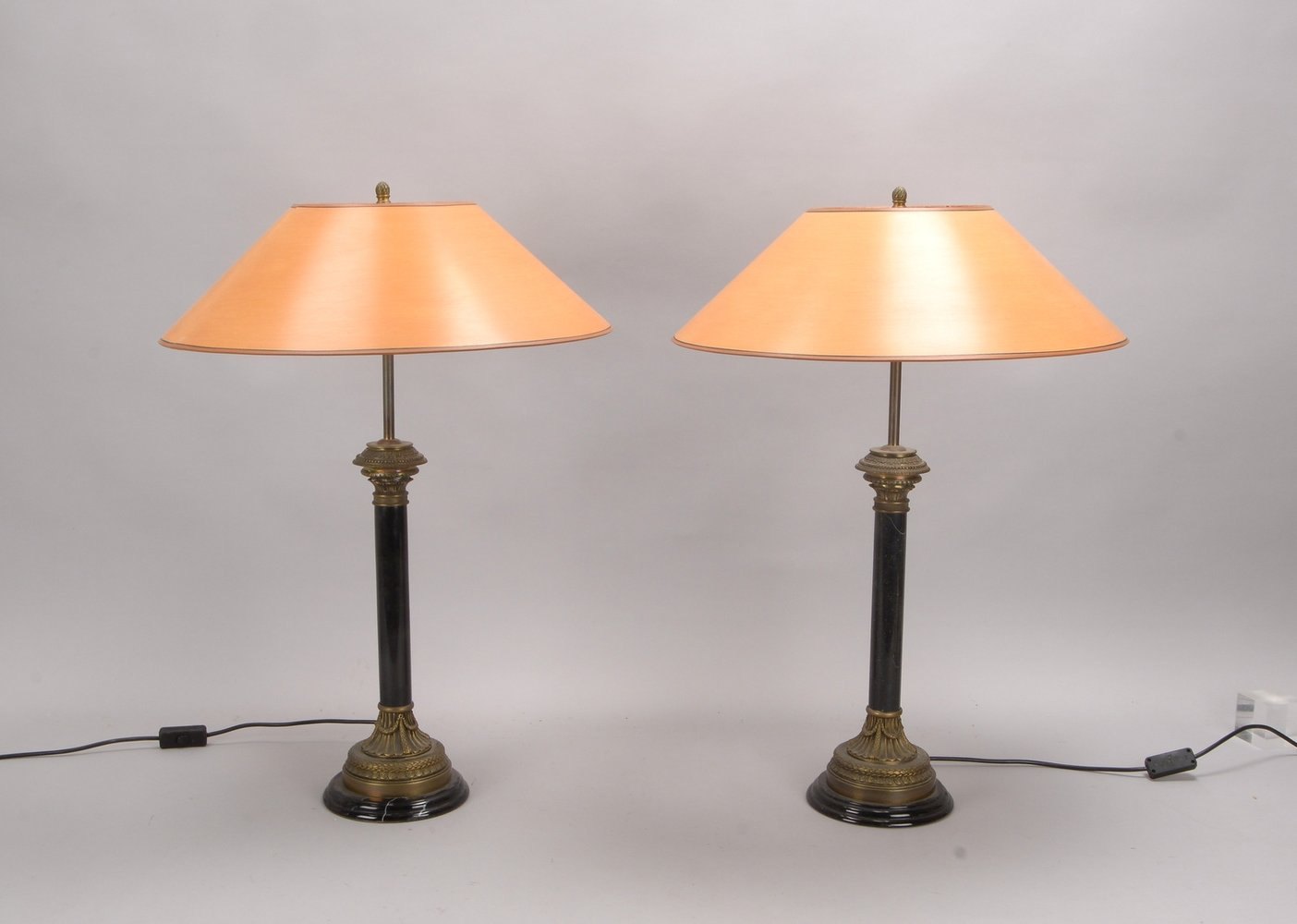 Paar Tischlampen (Empire-Stil), jeweils 2-fl., mit Schirm; Höhe 7 cm, Ø 50 cm