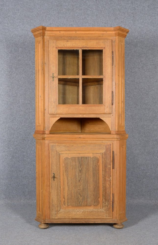 Eckschrank (19. Jahrhundert), Eiche, 2-teilig: unten/oben jeweils 1-türig