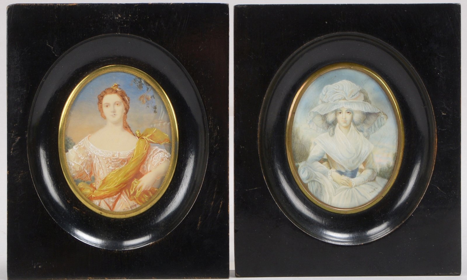 2 Miniaturmalereien, 'Portraits' (zweier vornehmer Damen), sign., gerahmt/oval