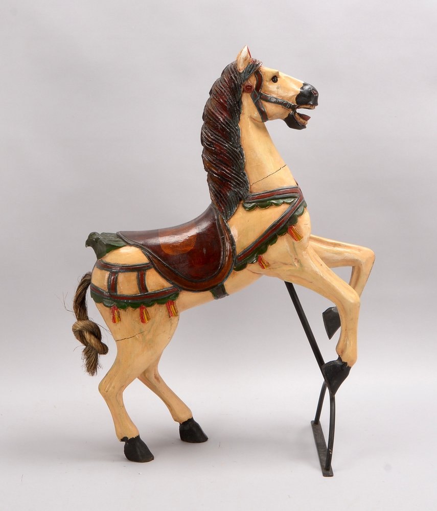 Holzfigur/Dekoration, 'Steigendes Pferd', Holz farbig gefasst; Höhe 74,5 cm