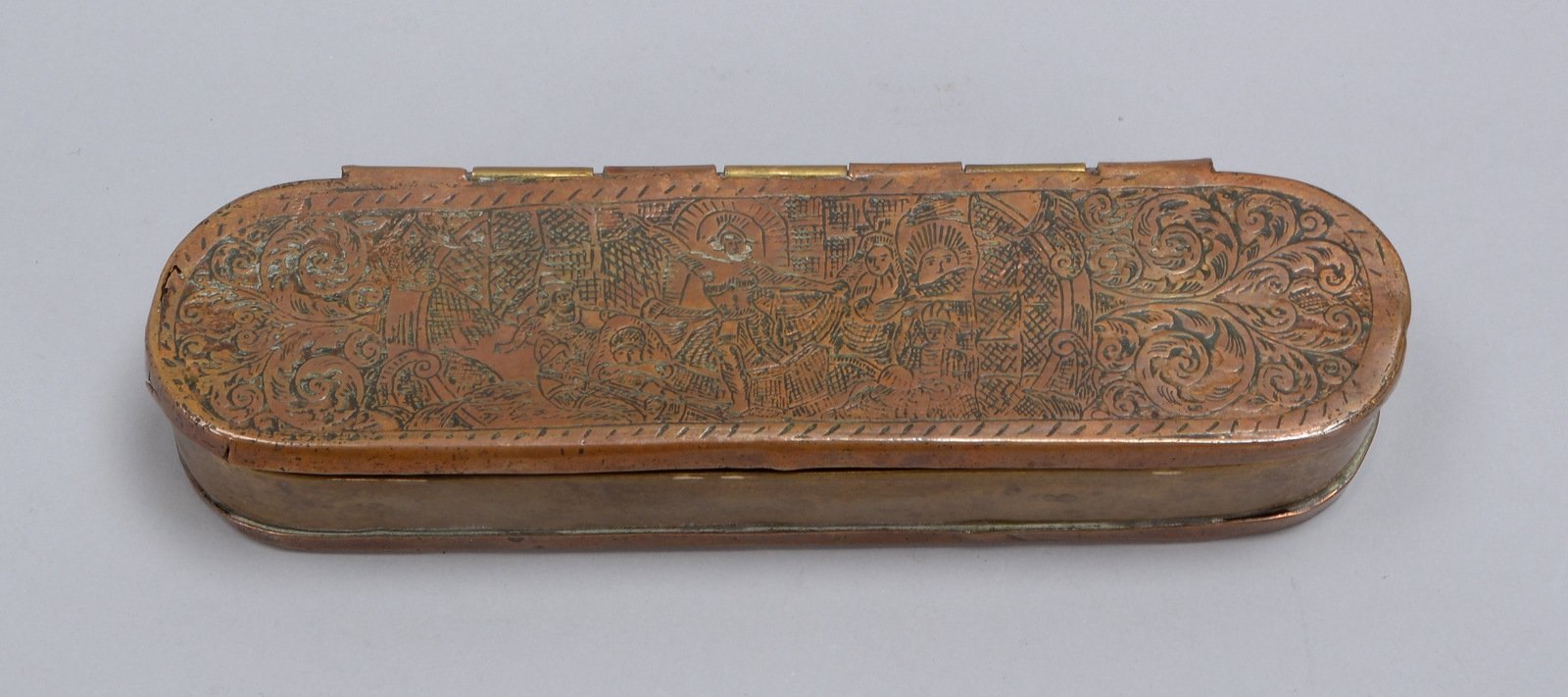Tabatière (um 1700), Messing/Kupfer, im Deckel mit ziseliertem Dekor