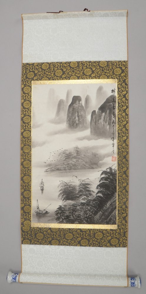 Rollbild (China), 'Felsenlandschaft mit Booten', Tusche auf Papier/Seidenstoff, sign./gest.