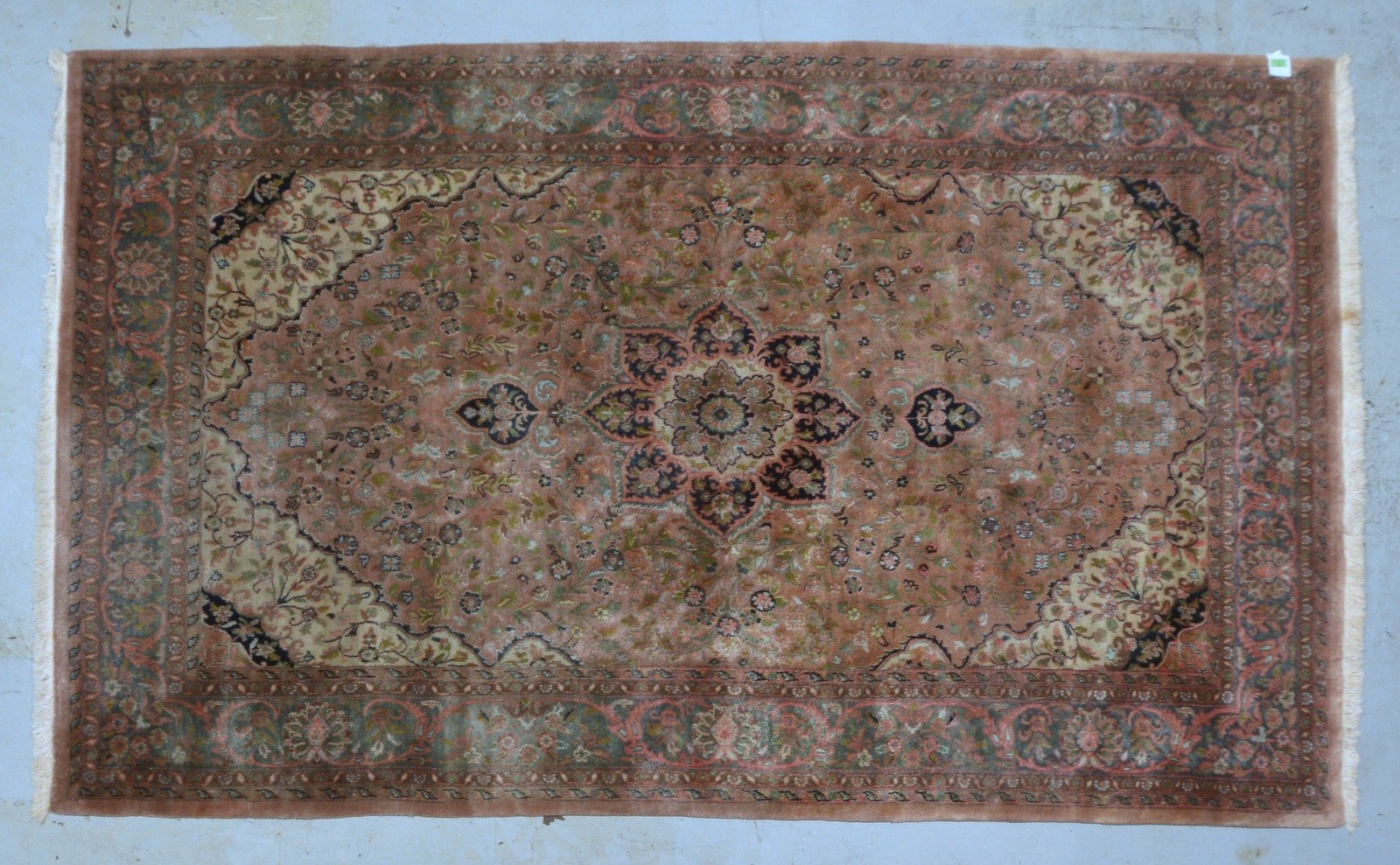 Orientteppich (Indien), mittelf./feine Kn., ringsum komplett, hochflorig, guter Zustand