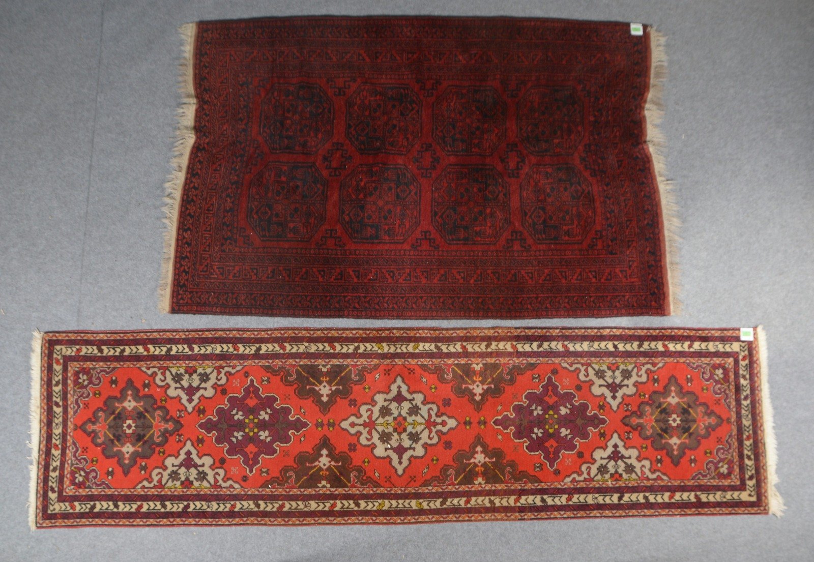 2 Orientteppiche, mittelf. Kn.: 1 Galerie/1 Teppich (Afghanistan), mit Oktogonmuster