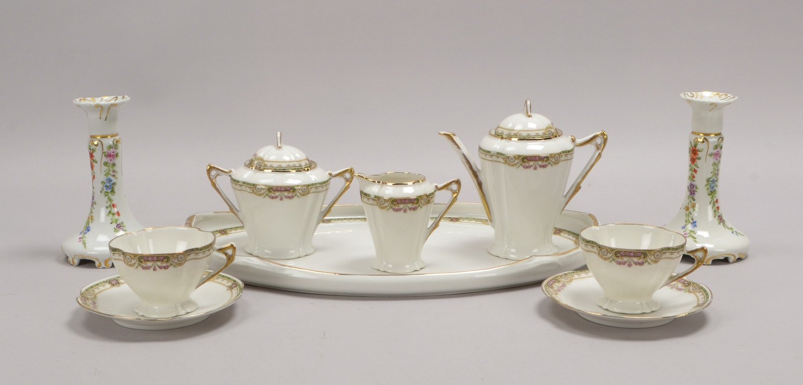 Limoges, Tête-à-tête auf Tablett, Maße Tablett 40 x 28 cm; anbei 2x Kerzenleuchter