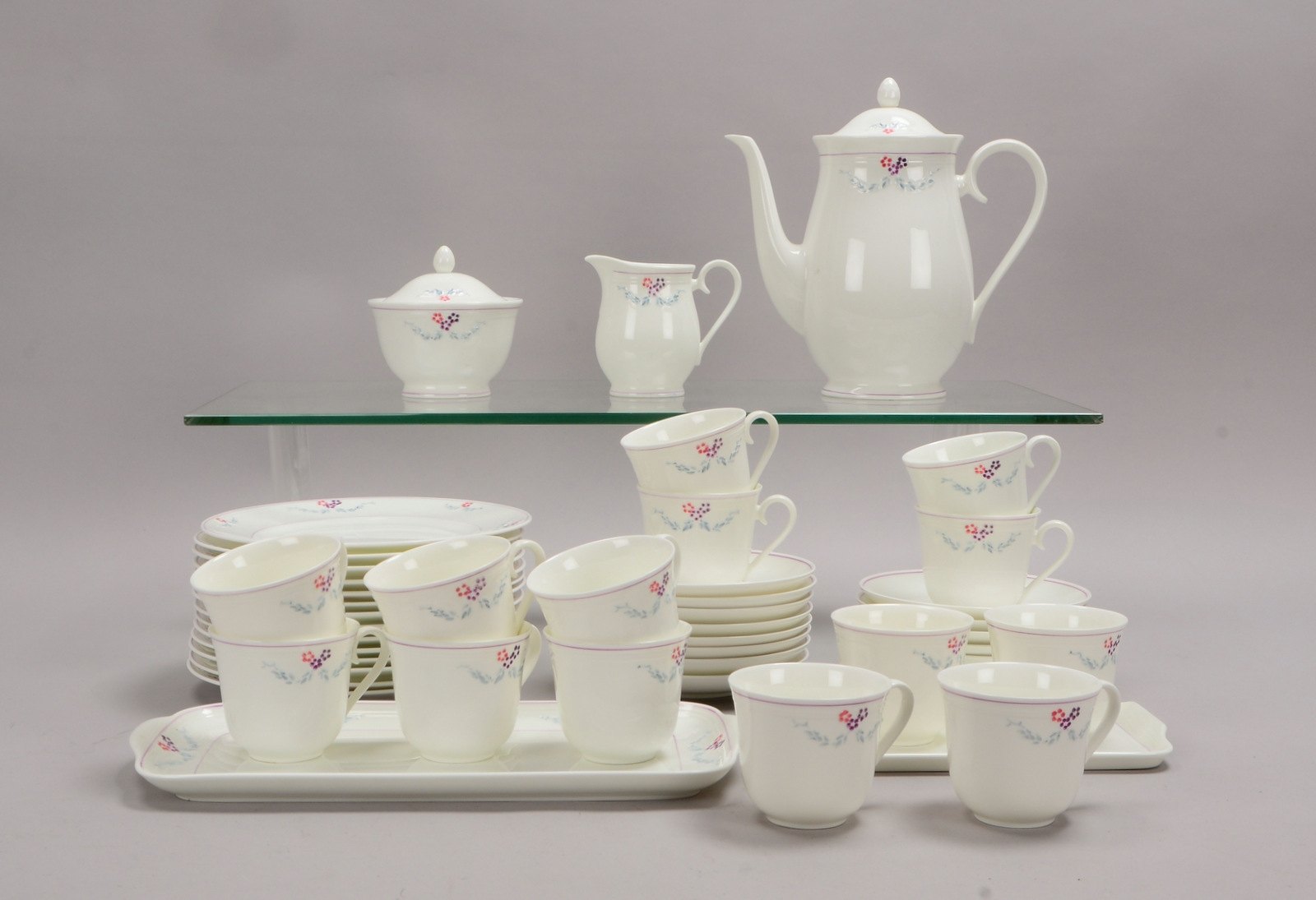 Villeroy & Boch, Kaffeeservice, Dekor 'Bel Fiore', für 14 Pers., und Kuchenplatte