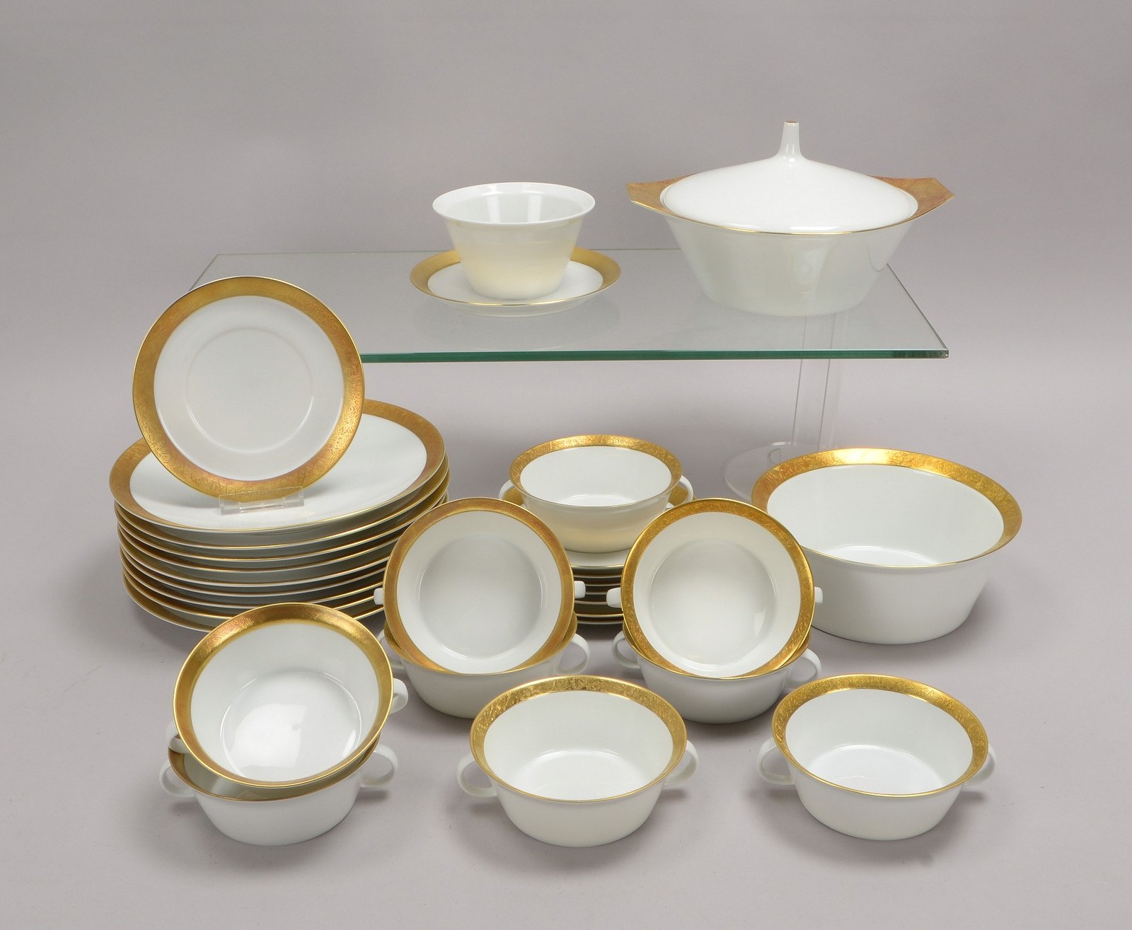 Rosenthal, Speiseservice, Modell 'Eden', Entw.: C. Fischer, für 9 Pers., mit Terrine u.a.