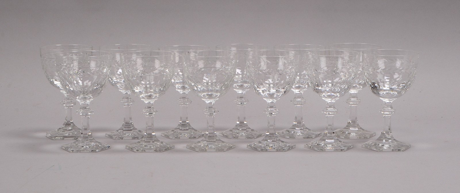 12x Weißweingläser, Bleikristall, Art 'Baccarat Harcourt'/'Rohan'; Höhe 13 cm