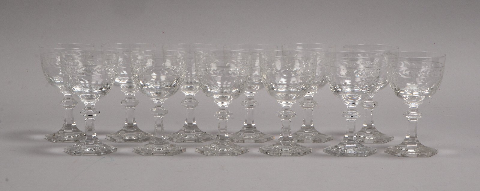 12x Dessertweingläser, Bleikristall, Art 'Baccarat Harcourt'/'Rohan'; Höhe 11 cm