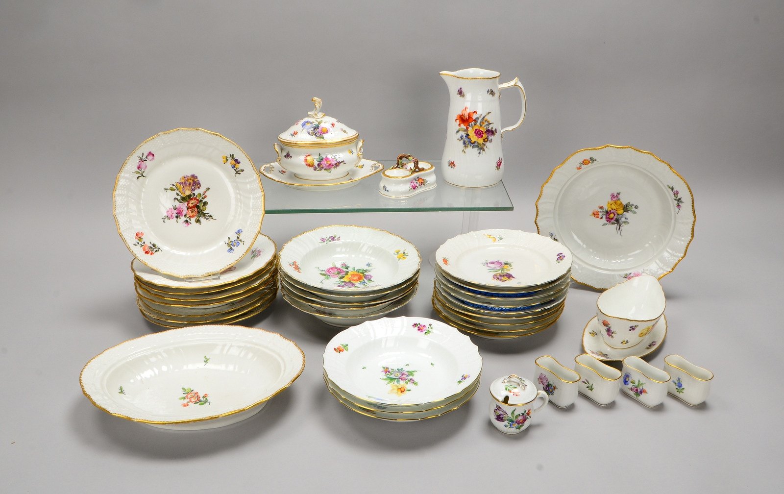 Royal Copenhagen, Porz.-Speiseservice, 'Neu-Ozier', 'Sächsische Blume', div. Teile