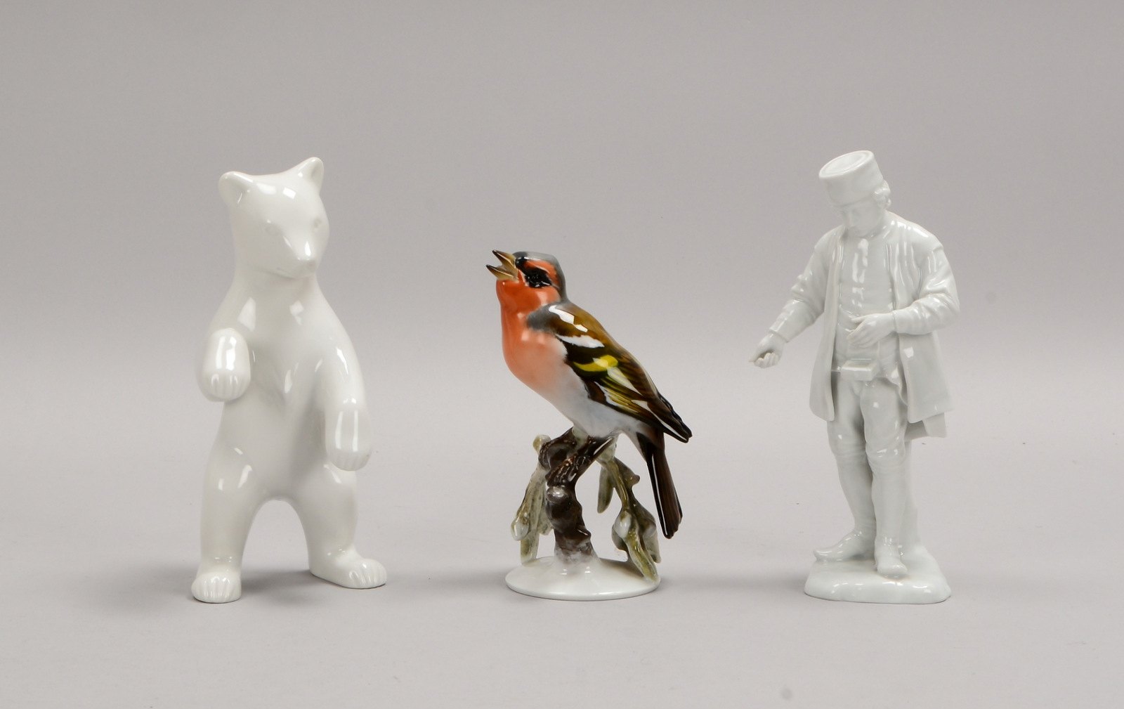 3 Porz.-Figuren: 1 Fürstenberg-'Bergmann', 1 KPM-'Bär', 1 Rosenthal-'Vogel'