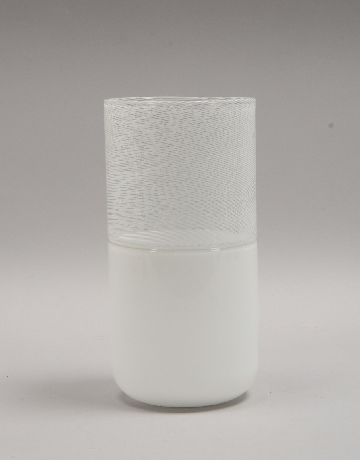 Venini/Murano, Vase, Klarglas mit Streifen/mit Opalglas, Entw.: T. Wirkkala, sign.