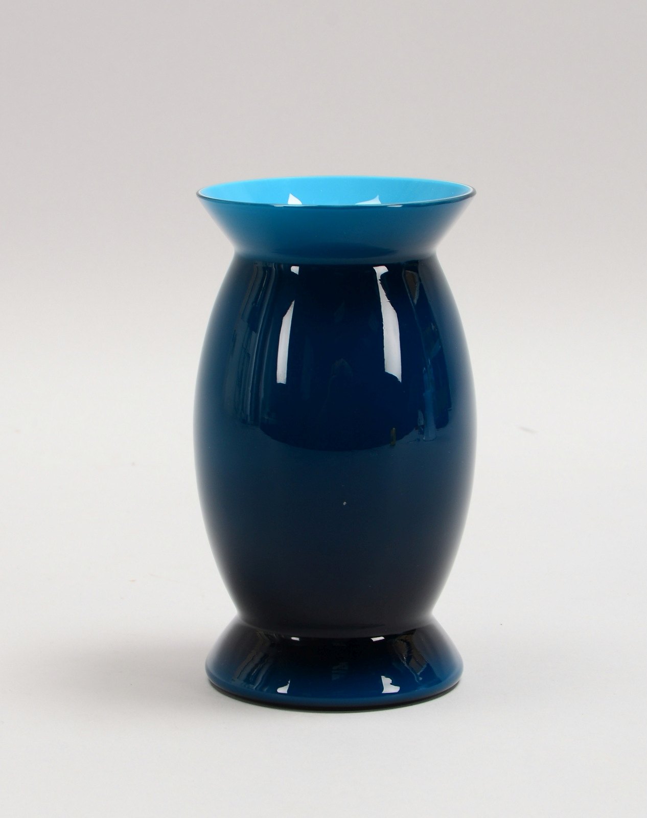 Venini/Murano, Vase, opalgrünes Glas, Entw.: Aelssandro Mendini, im Boden sign./dat.