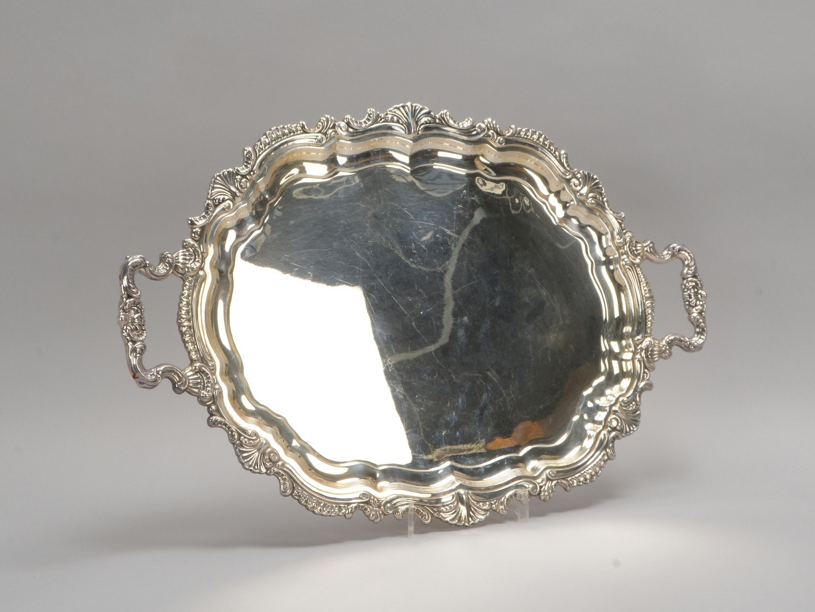 Schwäb. Gmünd, gr. Serviertablett, 925 Sterlingsilber; Maße/mit Griffen: 65 x 43 cm
