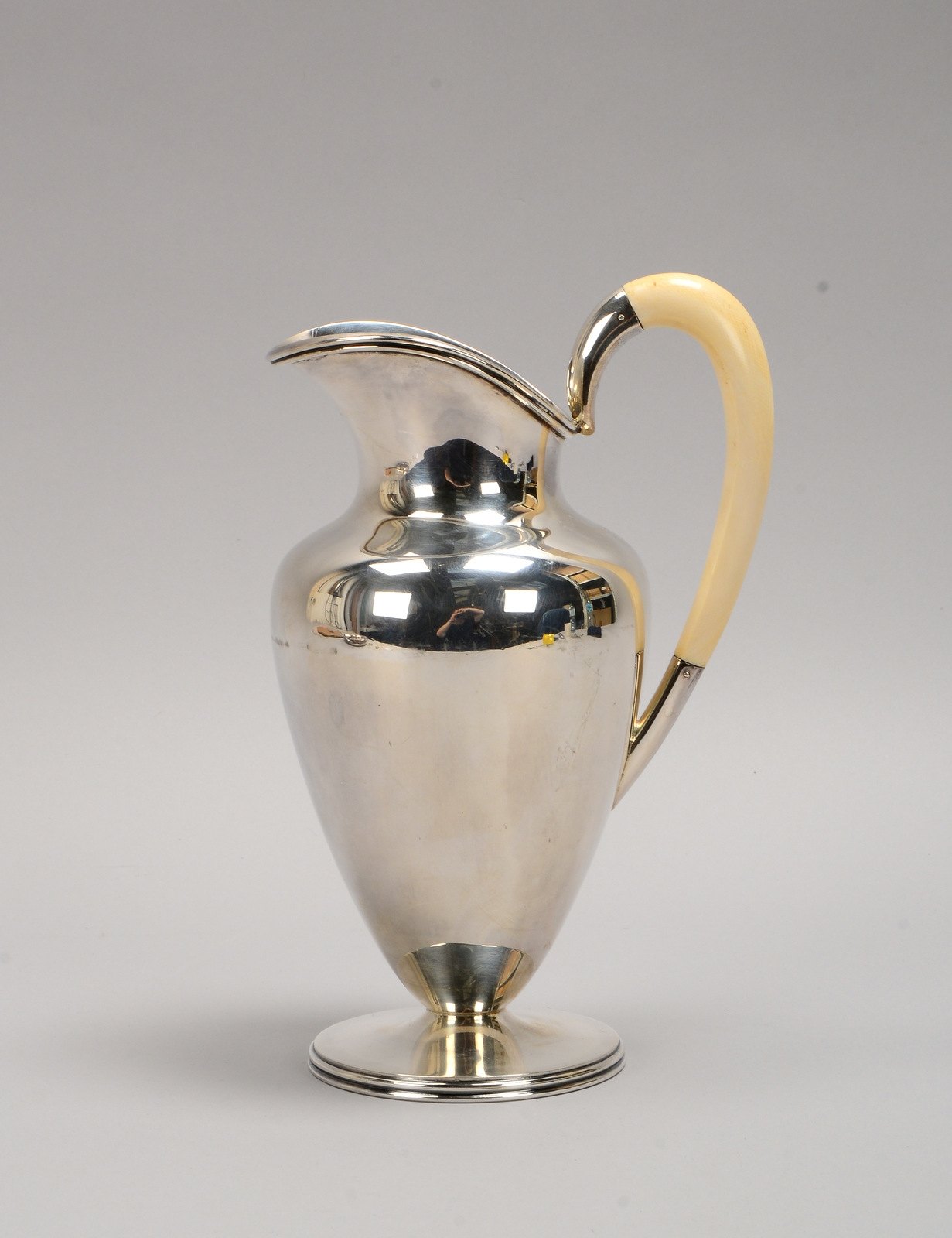 Schenkkanne, 925 Silber (mehrf. punz.), Amphorenform, mit Beingriff; Gew. 538 g