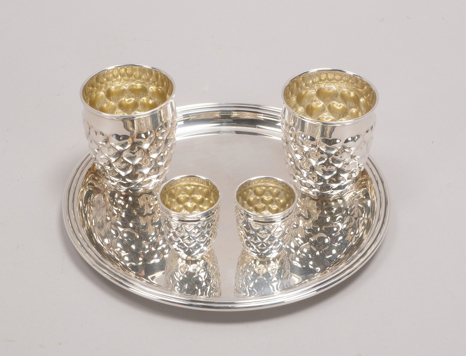 Pampaloni/Italien, 2 Paar 'Herzbecher', 925 Sterlingsilber: auf vers. Wilkens-Tablett