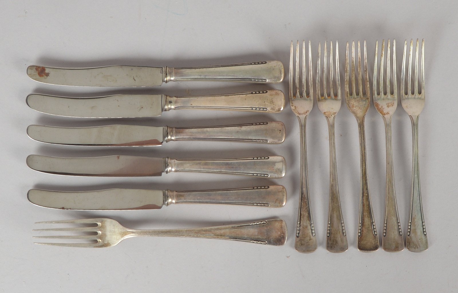 Wilkens, Tafelbesteck, 800 Silber, für 5 Pers./+1 Gabel; Gew. Gabeln 272 g/Gew. Messer 275 g