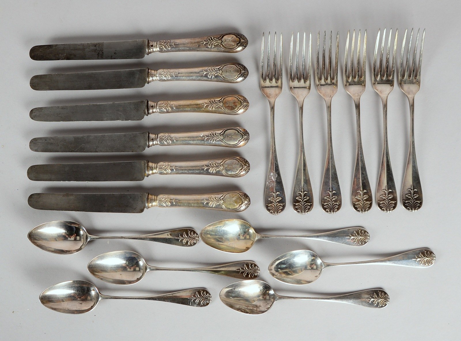 Tafelbesteck ('Merkurkopf 1'), 950 Silber, für 6 Pers., 18-tlg.: je 6x Messer, Gabeln, Löffel