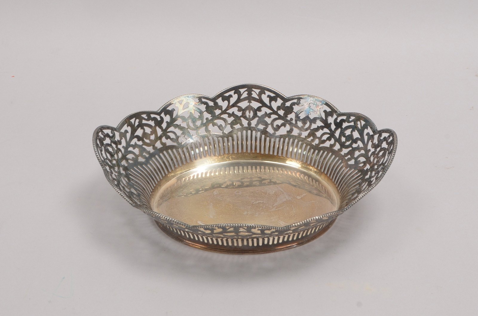 Brotschale, Silber, Durchbrucharbeit; Länge 27 cm, Gewicht 390 g
