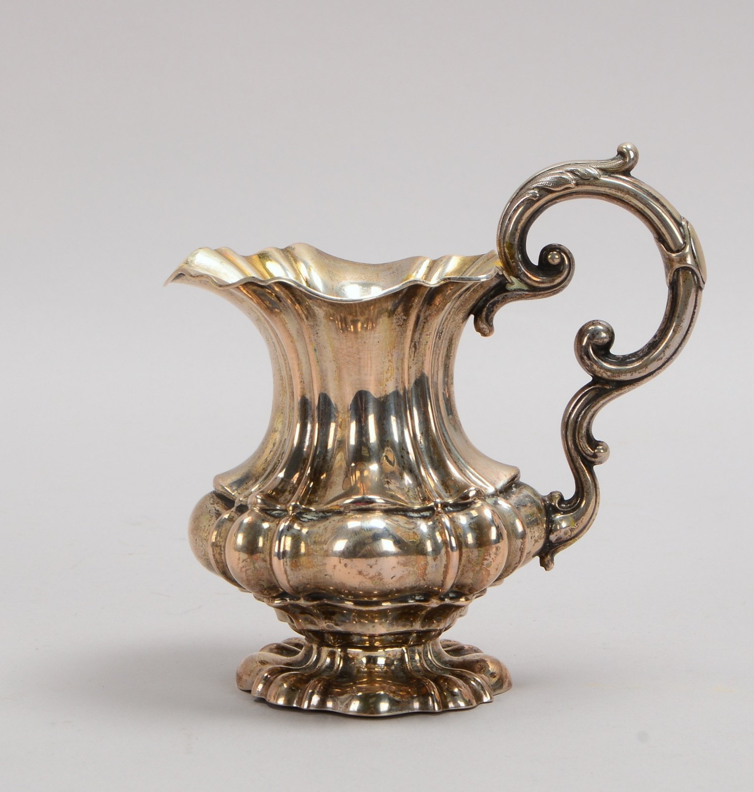 Sahnekännchen (Barock), 12-lötiges Silber; Höhe 13,5 cm, Gewicht 108 g