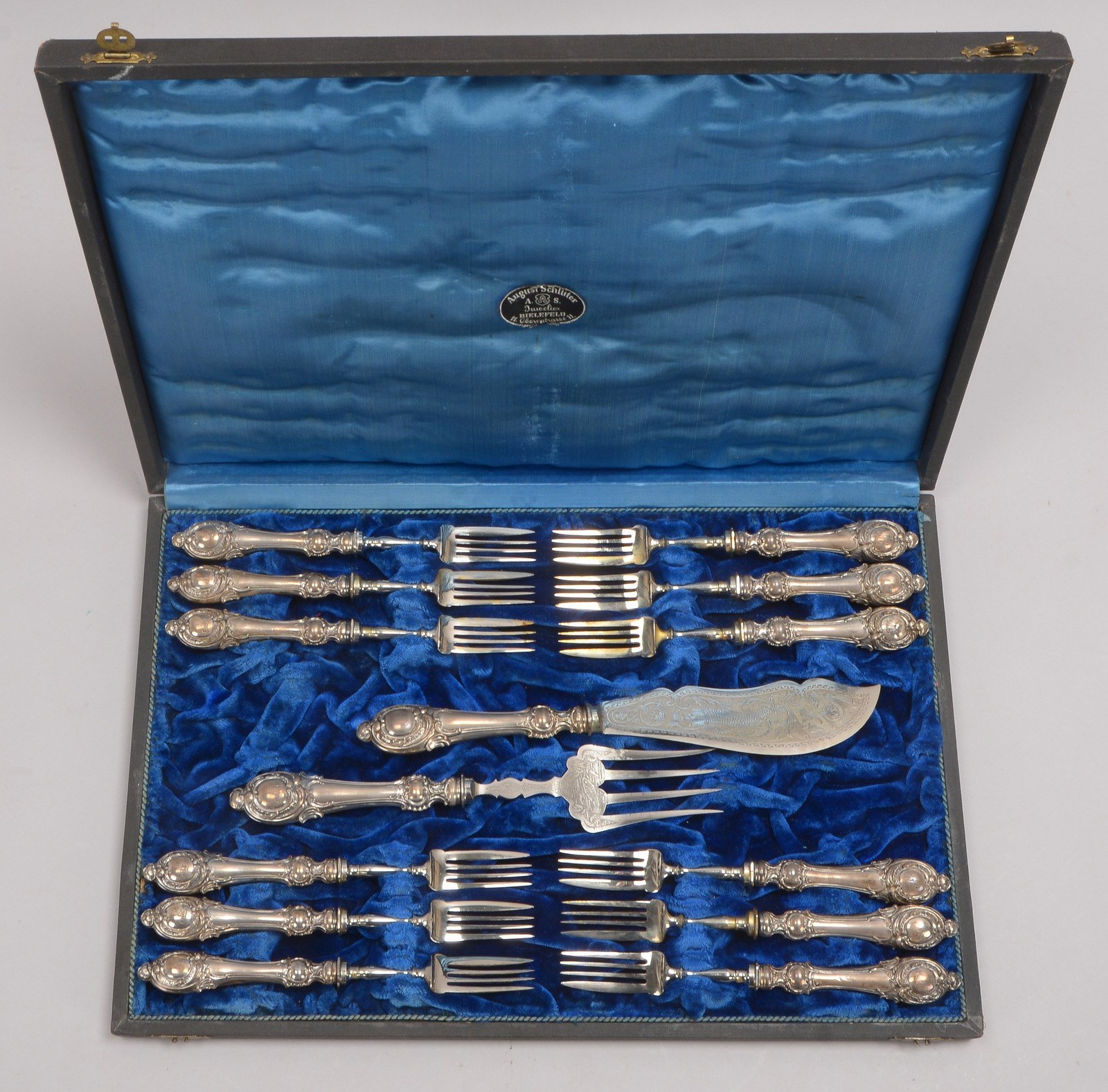 Fischbesteck, Teile mit 800 Silber-Griff: 12x Gabeln/für 6 Pers., und 2 gr. Vorlegeteile